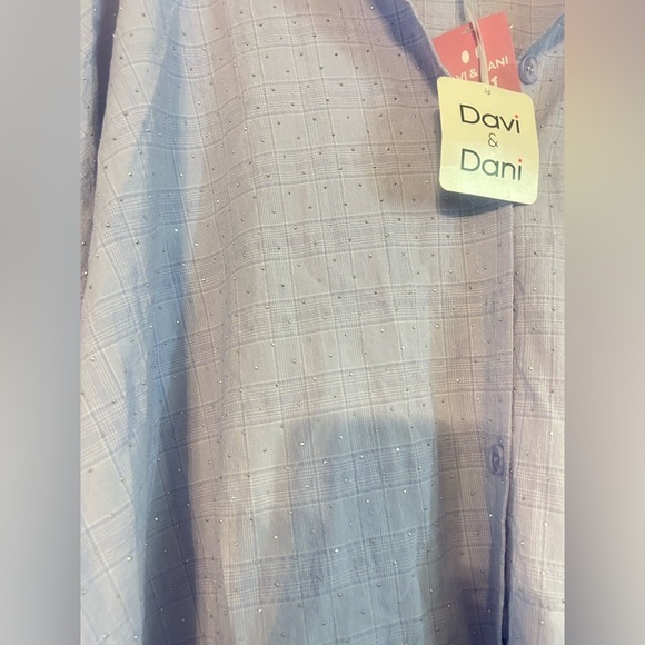 Davi & Dani Rhinestone
Pleat Back Short Sleeve
Loose Fit Shirt - Picture 11 of 12